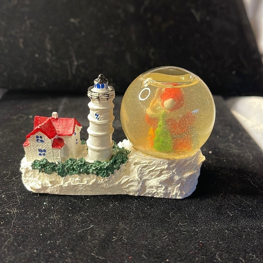 Small Snow Globe Lighthouse w/red roof house-color is clouded Santa is a floater